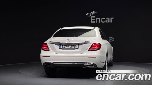 Mercedes-Benz E-Class E300 4MATIC Exclusive — пробег 47 044 км — фото 4 из 5