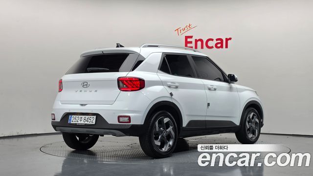 Hyundai Venue 1,6 Premium — пробег 7 966 км — фото 2 из 5