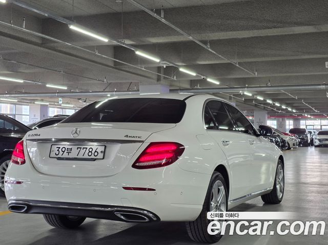 Mercedes-Benz E-Class E220d 4MATIC Avantgarde — пробег 141 382 км — фото 4 из 5