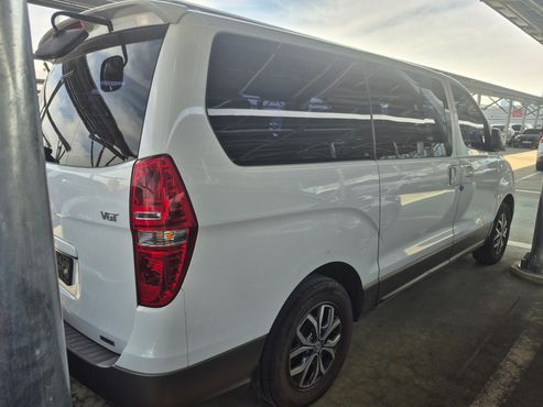 Hyundai Starex 4WD 11-Seater Wagon Modern Special — пробег 130 000 км — фото 3 из 5