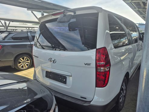 Hyundai Starex 4WD 11-Seater Wagon Modern Special — пробег 130 000 км — фото 4 из 5