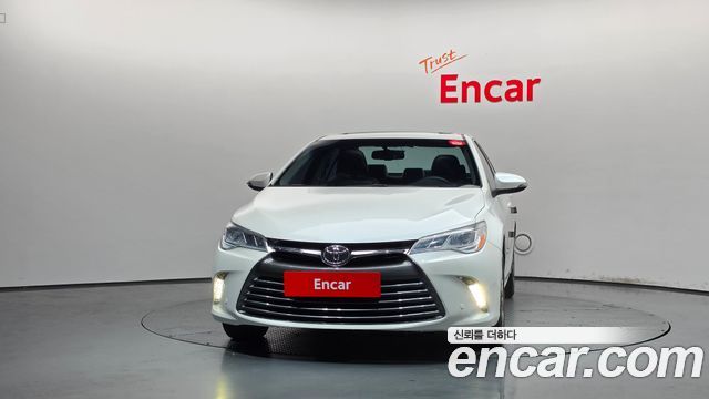 Toyota Camry 2.5 XLE — пробег 75 804 км — фото 3 из 5