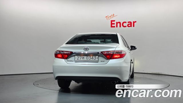 Toyota Camry 2.5 XLE — пробег 75 804 км — фото 4 из 5