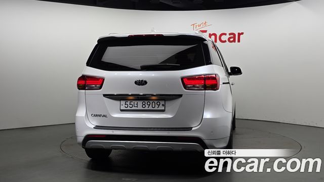Kia Carnival 9-seater Noblesse — пробег 84 900 км — фото 4 из 5