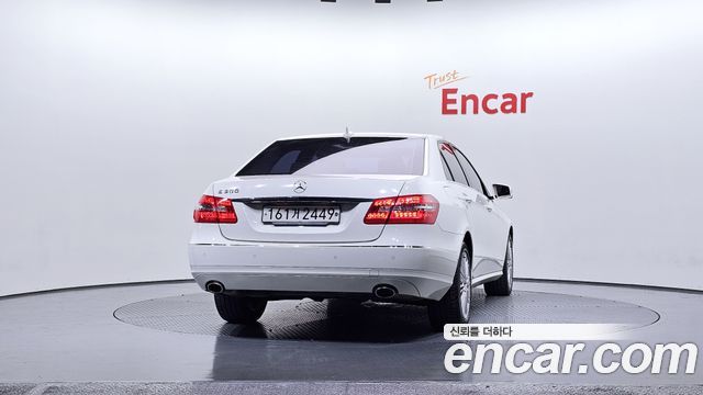 Mercedes-Benz E-Class E300 Elegance — пробег 123 556 км — фото 4 из 5