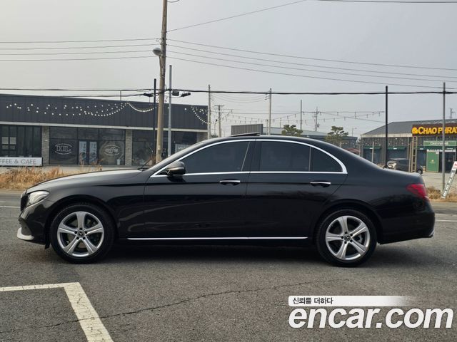 Mercedes-Benz E-Class E220d Avantgarde — пробег 70 000 км — фото 3 из 5