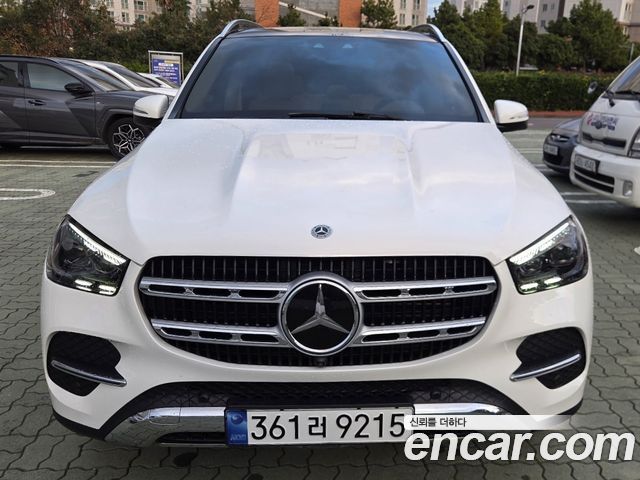 Mercedes-Benz GLE-Class GLE300d 4MATIC — пробег 28 000 км — фото 2 из 5