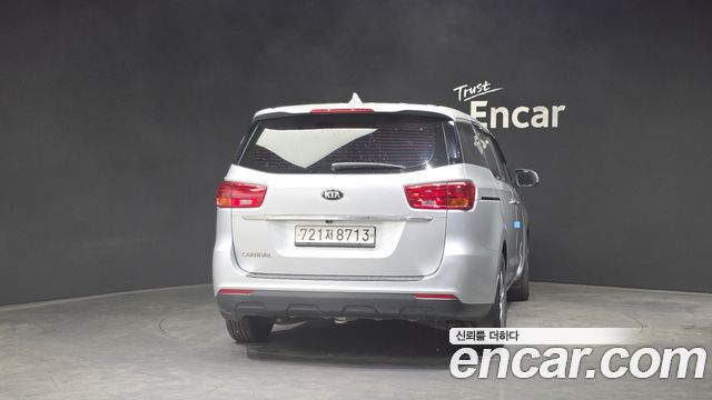 Kia Carnival 11-Seater Deluxe — пробег 64 010 км — фото 4 из 5