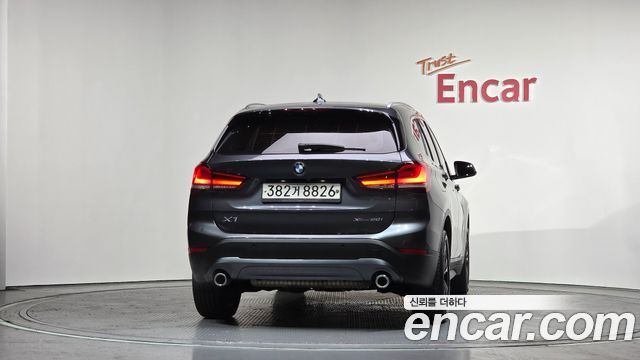 BMW X1 xDrive 20i Advantage — пробег 49 822 км — фото 4 из 5