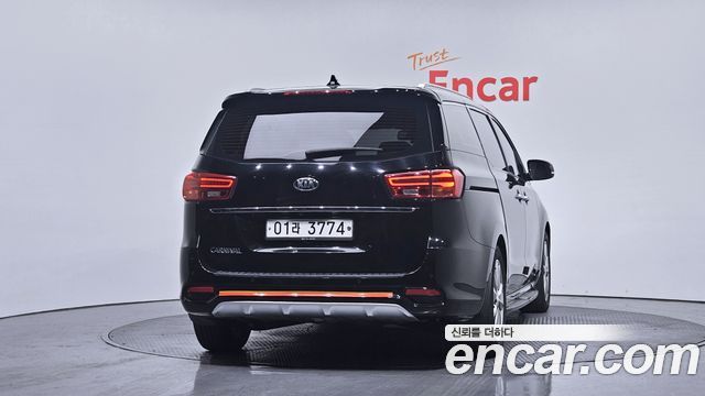 Kia Carnival из Кореи Encar