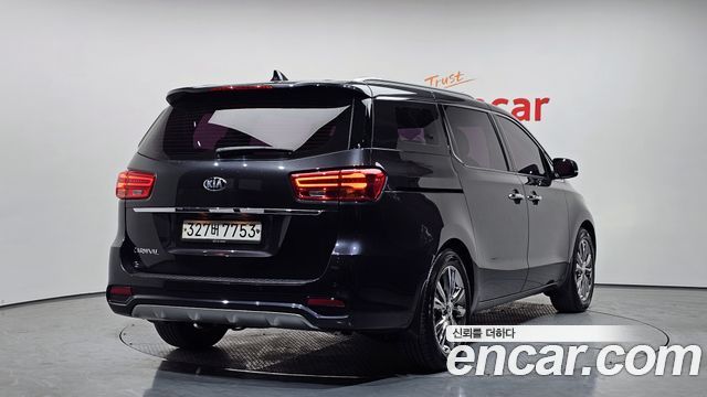 Kia Carnival из Кореи Encar