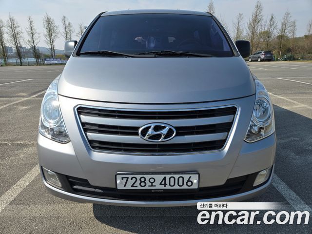 Hyundai Starex 12-Seater Wagon Smart — пробег 236 332 км — фото 1 из 5