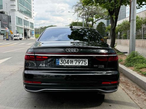 Audi A8 55 TFSI Quattro LWB — пробег 9 760 км — фото 4 из 5
