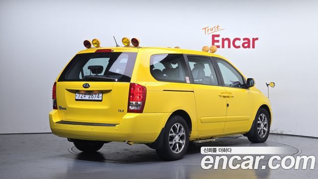 Kia Carnival School Bus — пробег 75 981 км — фото 2 из 5
