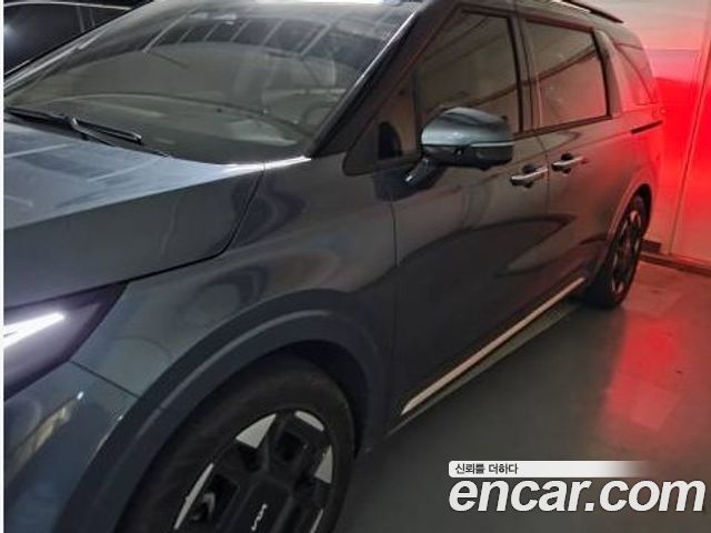 Kia Carnival 9-Seater Signature — пробег 20 000 км — фото 3 из 5