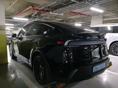 Tesla Model Y Premium Long Range AWD — пробег 865 км — фото 4 из 5