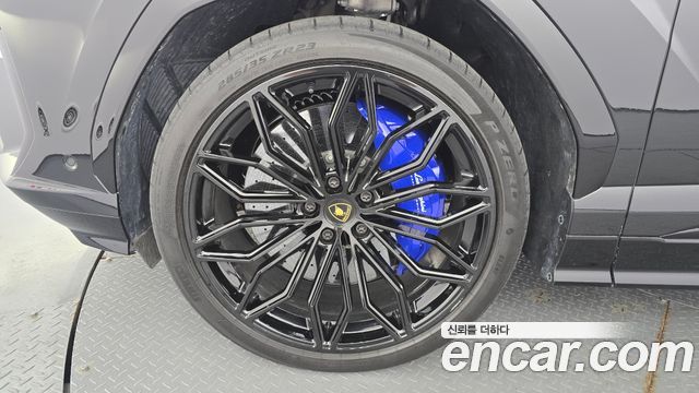 Lamborghini Urus из Кореи Encar