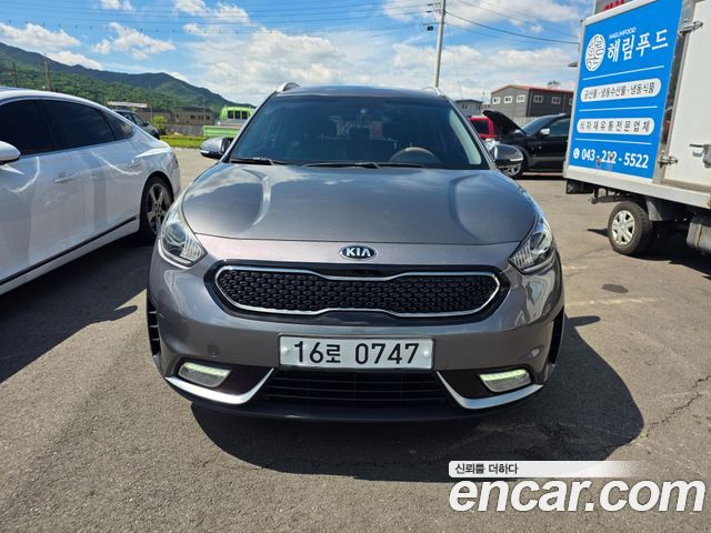 Kia Niro Prestige — пробег 76 650 км — фото 1 из 5