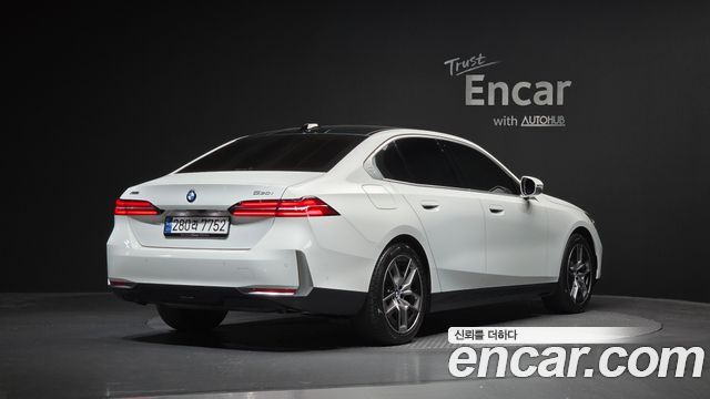 BMW 5-Series 530i xDrive — пробег 23 906 км — фото 2 из 5