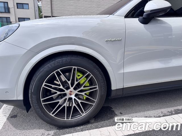 Porsche Cayenne 3.0 E-Hybrid Coupe — пробег 23 500 км — фото 5 из 5