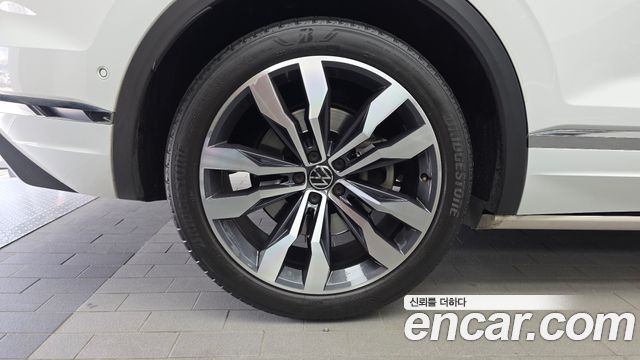 Volkswagen Touareg 4.0 TDI Prestige — пробег 55 318 км — фото 5 из 5