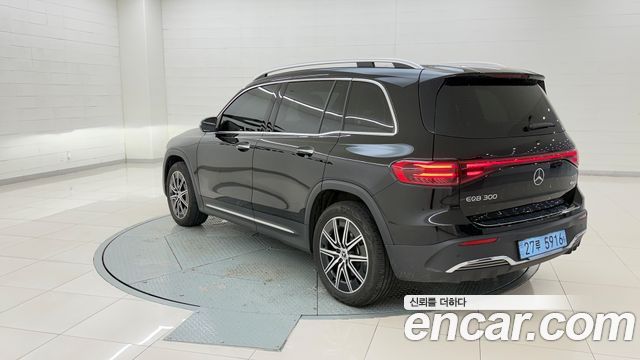 Mercedes-Benz EQB EQB300 4MATIC AMG Line — пробег 9 679 км — фото 3 из 5