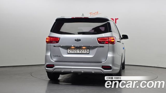 Kia Carnival из Кореи Encar
