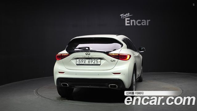Infiniti Q30 из Кореи Encar