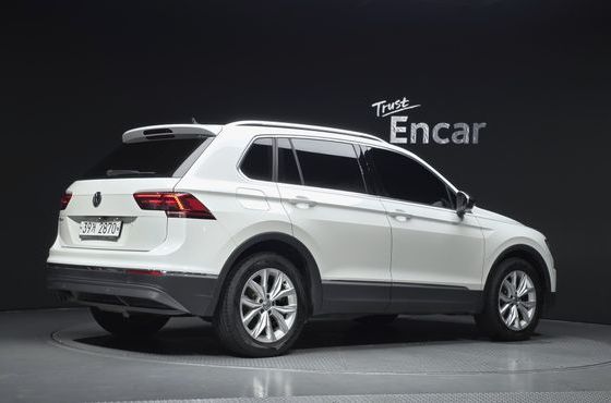 Volkswagen Tiguan 2.0 TDI Premium — пробег 110 373 км — фото 2 из 5