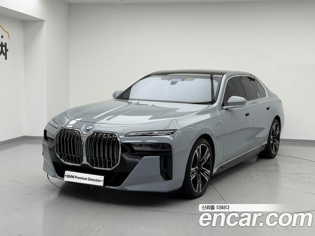 BMW 7-Series 750e xDrive M Sport — пробег 14 300 км — фото 1 из 5