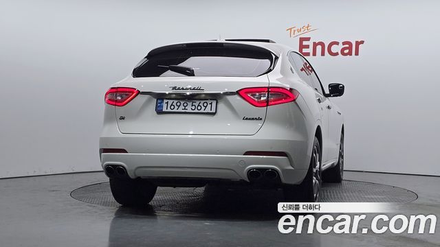 Maserati Levante из Кореи Encar
