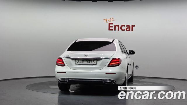 Mercedes-Benz E-Class из Кореи Encar