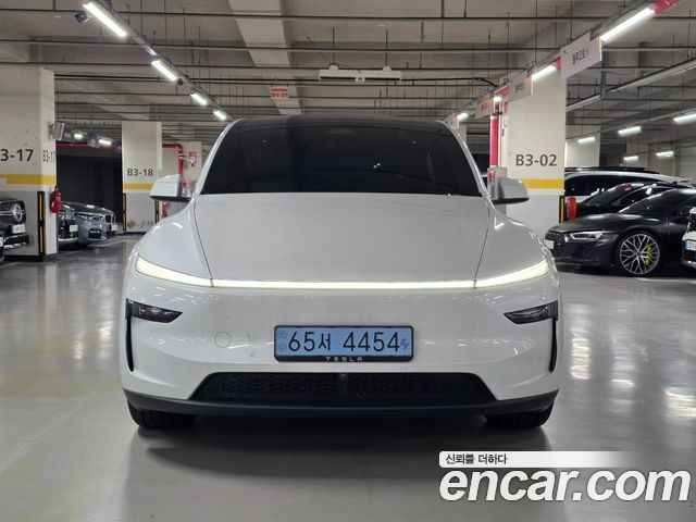 Tesla Model Y Premium RWD — пробег 9 000 км — фото 2 из 5