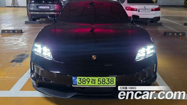 Porsche Taycan 4S — пробег 17 000 км — фото 1 из 5