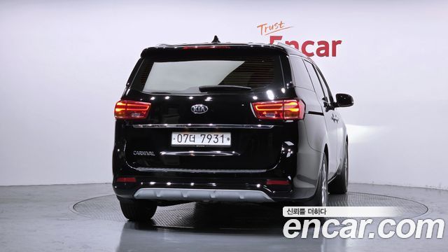 Kia Carnival из Кореи Encar