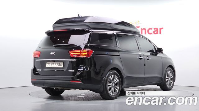 Kia Carnival 11-Seater Hi-Limousine Prestige — пробег 123 134 км — фото 2 из 5