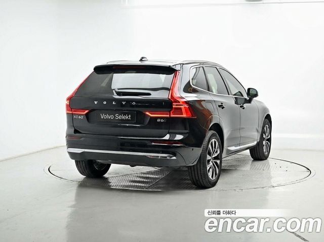 Volvo XC60 B6 Ultimate Bright — пробег 50 950 км — фото 2 из 5