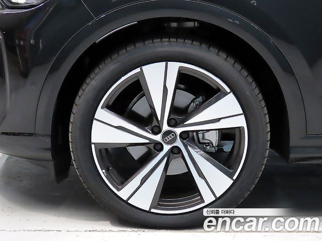 Audi Q5 45 TFSI Quattro S line — пробег 50 км — фото 5 из 5