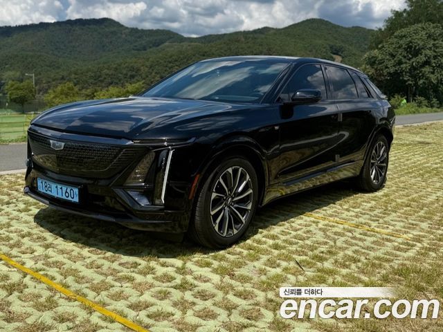 Cadillac Lyriq Sport — пробег 6 800 км — фото 1 из 5