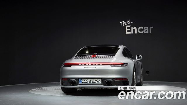 Porsche 911 Carrera S — пробег 10 760 км — фото 4 из 5
