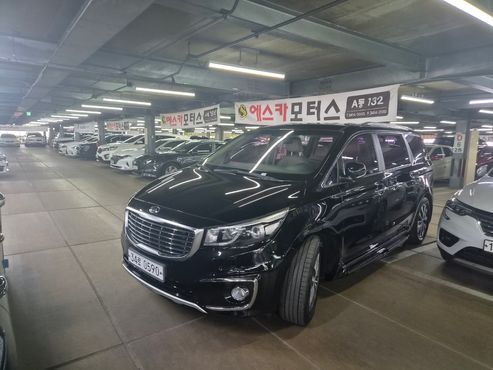 Kia Carnival 9-seater Luxury — пробег 124 248 км — фото 3 из 5