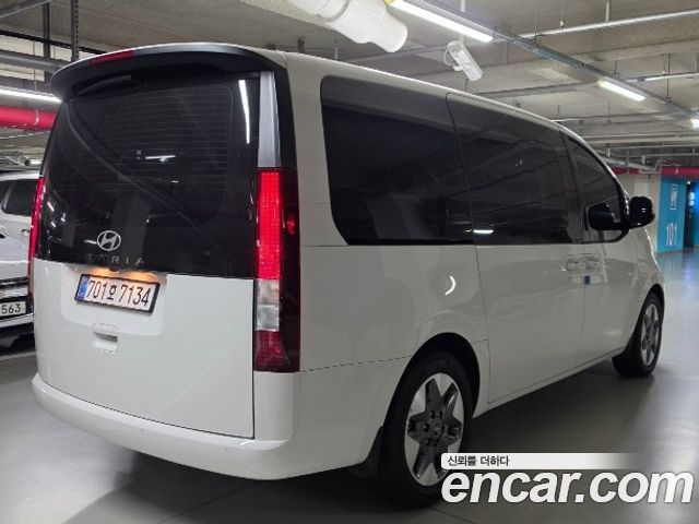 Hyundai Staria Tourer 11-Seater Modern — пробег 11 000 км — фото 3 из 5