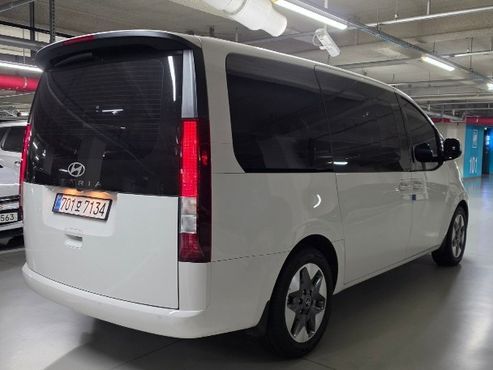 Hyundai Staria Tourer 11-Seater Modern — пробег 11 000 км — фото 3 из 5