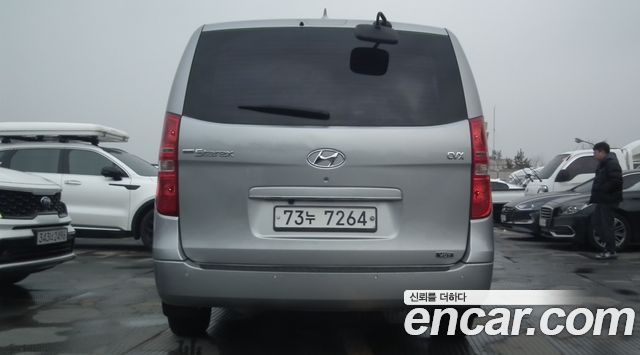 Hyundai Starex 12-Seater Wagon CVX Deluxe — пробег 175 680 км — фото 4 из 5