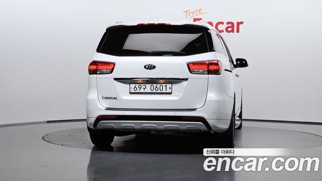 Kia Carnival из Кореи Encar
