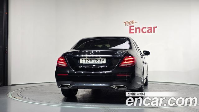 Mercedes-Benz E-Class E300 4MATIC AMG Line — пробег 104 805 км — фото 4 из 5
