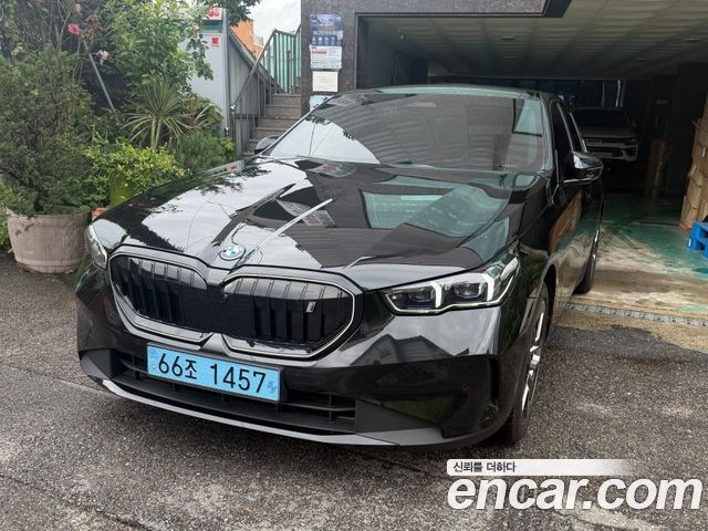 BMW i5 eDrive 40 — пробег 20 856 км — фото 2 из 5