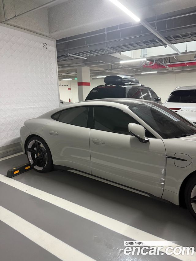 Porsche Taycan Turbo — пробег 18 000 км — фото 3 из 5