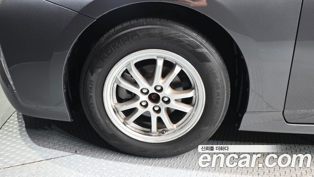 Toyota Prius 1.8 E — пробег 115 200 км — фото 5 из 5