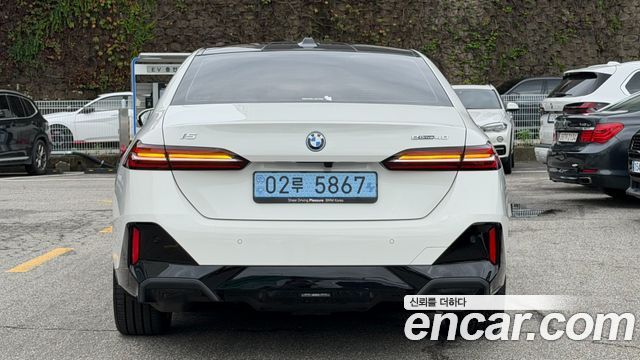 BMW i5 eDrive 40 M Sport — пробег 22 292 км — фото 4 из 5